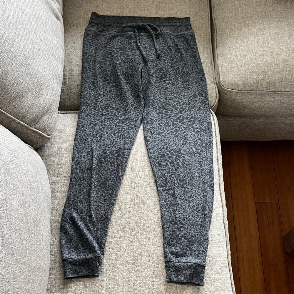 Beyond Yoga Charcoal Leopard Print cropped elastic bottom sweat Pants